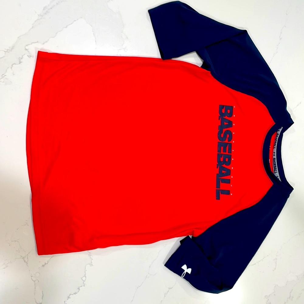 Boys 3/4 sleeve Under Armour shirt.